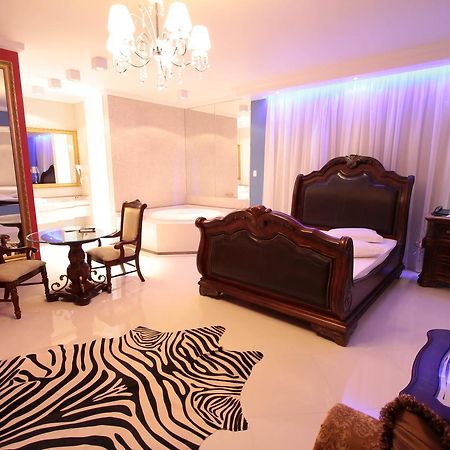 Miami Motel (Adults Only) Пиндамонянгаба Екстериор снимка